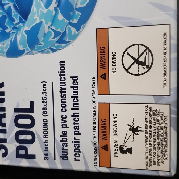 Tommy Bahama Kids NWT 34-inch Round Inflatable Shark Pool - Picture 3 of 6